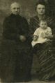 Матрона Александровна Аретинская с дочерью Марией и старшей внучкой Софией