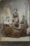 В центре - стоит Ольга, сидит Лиза Волынские с подругами - выпускницы 1908 года
